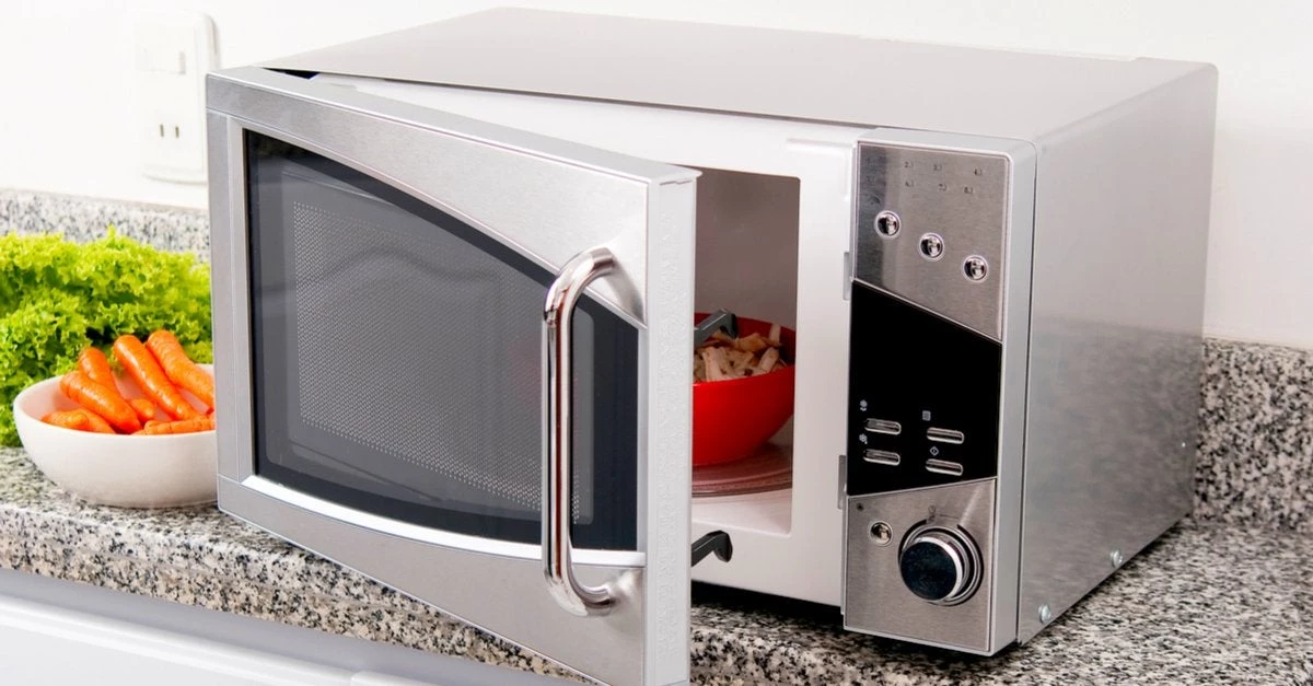 Φούρνος μικροκυμάτων: Ένας μικρός «δολοφόνος» στις κουζίνες μας